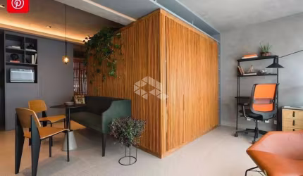 Apartamento à venda em SP, em Pinheiros. Mobiliado com armários, ar condicionado, 1 quarto, 1 suíte, 1 sala, 1 banheiro, 1 vaga de garagem. 44,00 m² d