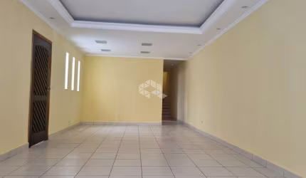 Sobrado à venda com 185m², 5 quartos e 2 vagas