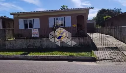 Casa de 2 dormotórios a venda no bairro São Jorge em Torres - RS