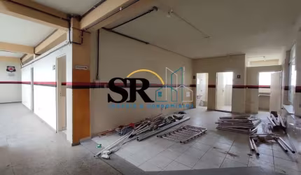 ALUGA-SE PRÉDIO COMERCIAL NO CENTRO (R$ 12.000,00)