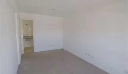 Casa para venda com 4 dormitórios suítes em condomínio completo em Interlagos.
