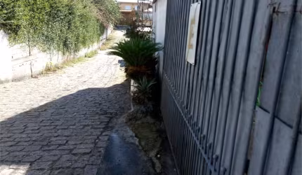 Casa térrea com 3 quartos - Á venda - Próximo da estação Primavera-Interlagos.