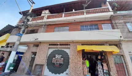 5 quartos e 3 salões comerciais