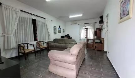 Casa térrea com 3 quartos à venda - Bairro Jardim Guanhembu