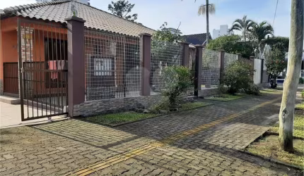 Excelente Casa Térrea  Centro de Tramandai- RS 1.900.000 Comercial ou Residencial com 2 apartamentos