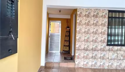 Casa a Venda Jd Colonial  Título: Casa à Venda com 2 Moradias Independentes - 210m², 3 Vagas de Garagem