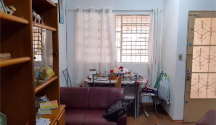 Casa á venda com 02 dormitórios na Cidade Ademar
