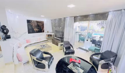 Casa térrea no bolsão de interlagos modernizada.