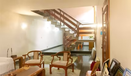 Sobrado à venda em Interlagos 300m² com 3 Quartos, 3 suítes e 2 Vagas na R. Frederico Michel