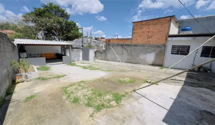 Terreno com casa térrea