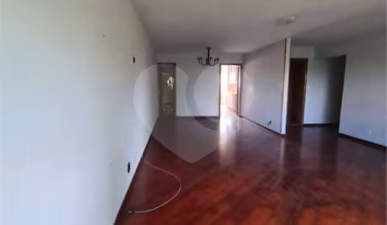 Apartamento á venda com 03 dormitórios na região da Cidade Dutra!!