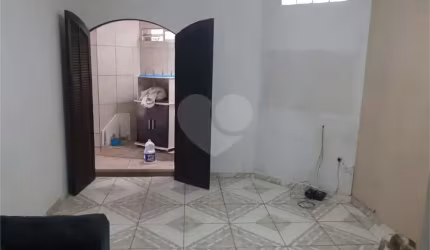 Casa com 03 dormitórios para locação - Bairro Jardim Guanhembú