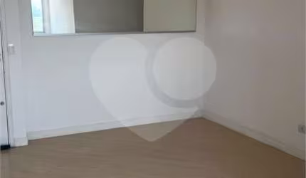 Apartamento á venda com 02 dormitórios próximo a estação Autódromo