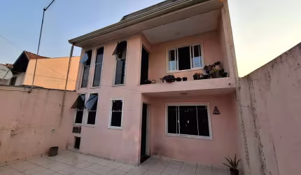 Excelente sobrado Triplex no Xaxim - 302m² - próx. a Rua Francisco Derosso