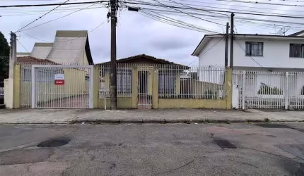 Residência com piscina no Guabirotuba - Terreno com 491,04m2