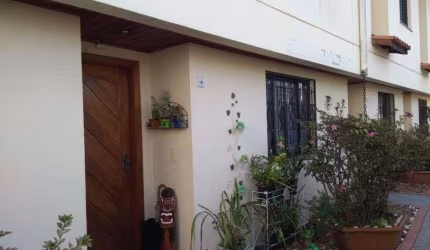Casa de 3 dormitórios em condomínio
