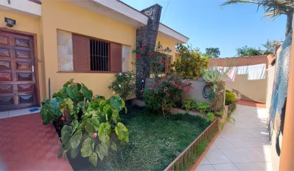 Casa a venda com 03 dormitórios com 98m² de área construída no Jabaquara.