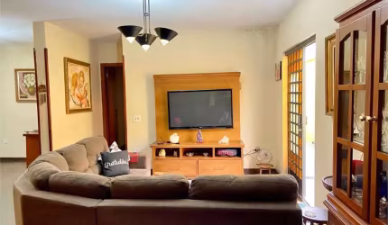 Casa com 5 dormitórios na cidade vargas