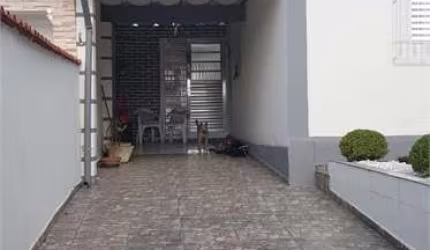 Terreno com 2 casas