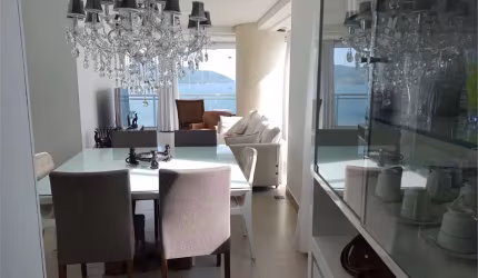Apartamento em condomínio a beira-mar com serviços exclusivos.