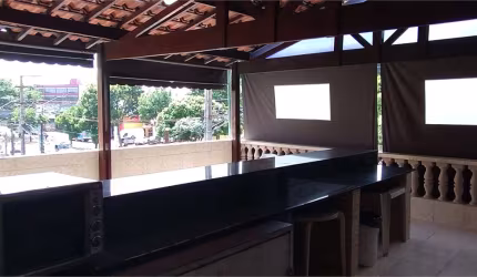 Sobrado comercial à venda.