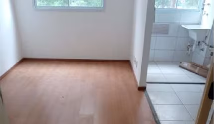 Apartamento de 2 dormitórios perto do metrô.