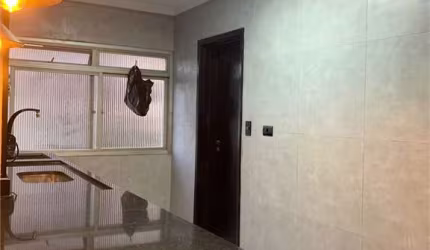 Apartamento reformado no metrô Conceição