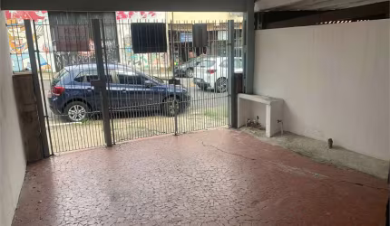 Sobrado próximo ao metrô.