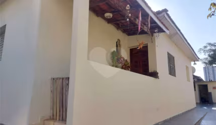 Terreno com 2 casas contendo 2 dormitórios cada uma