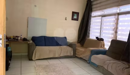 3 Casas em terreno, perto do metrô