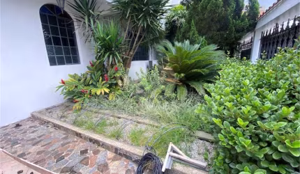 Sobrado com 5 quartos à venda em Aparecida - SP