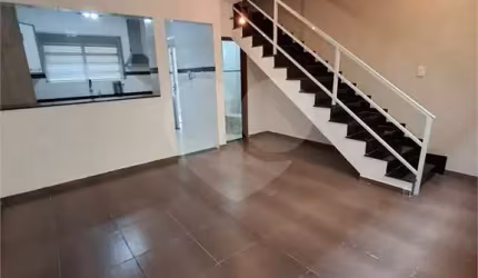 Casa de vila com 2 quartos à venda em Esplanada Dos Barreiros - SP