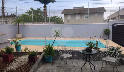Casa térrea com 4 quartos à venda em Jardim Virgínia - SP