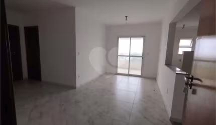 Apartamento com 2 quartos à venda ou para locação em Mirim - SP
