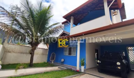Sobrado com 4 dormitórios à venda, 239 m² por R$ 550.000,00 - Centro - Peruíbe/SP