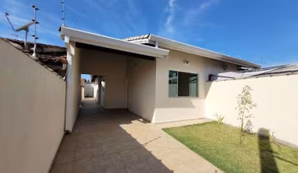 Casa à venda 3 quartos em bairro residencial - Peruíbe/SP
