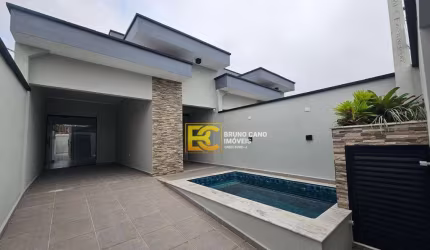 Casa Térrea Moderna com Piscina a 2.000m da Praia