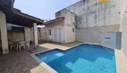 Casa térrea a 500 metros da praia – conforto e lazer em Peruíbe