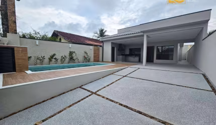 Casa com Piscina à venda- Cidade Nova Peruibe - Peruíbe/SP