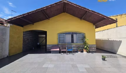 Casa à 900 metros da praia á venda - Três Marias - Peruíbe/SP
