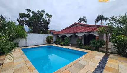 Casa à 100 metros da praia - Parque Turístico - Peruíbe/SP