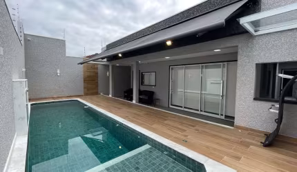 EXCELENTE CASA, AMPLA E FINO ACABAMENTO