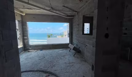 EXCELENTE COBERTURA DUPLEX, À 50m DO MAR E LAZER COMPLETO