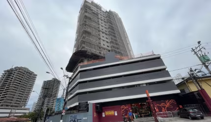 BELÍSSIMO APARTAMENTO, À 700M DO MAR E LAZER COMPLETO