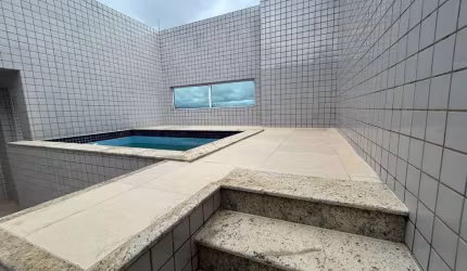 BELÍSSIMA COBERTURA, À 200m DO MAR E LAZER COMPLETO