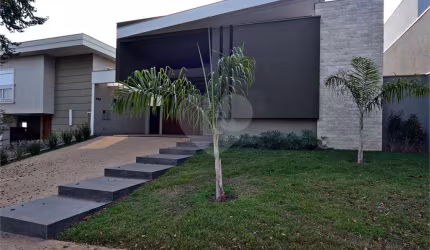 Casa térrea com 3 quartos à venda em Loteamento Santa Luisa - SP