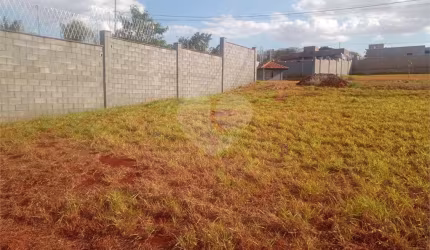 Terreno à venda em Loteamento Santa Marta - SP