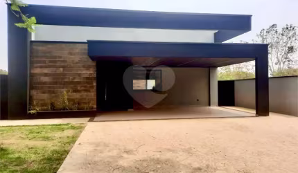 Casa térrea com 3 quartos à venda em Condomínio Arara Azul - SP