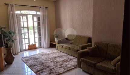 Sobrado com 3 quartos à venda em Campo Comprido - PR