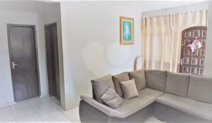 Casa com 3 quartos à venda em Campo Comprido - PR